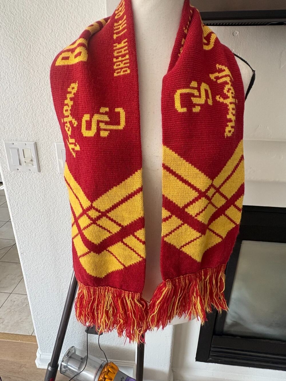USC Trojans Women’s Soccer “Beat the Bruins” November 7, 2014 Scarf